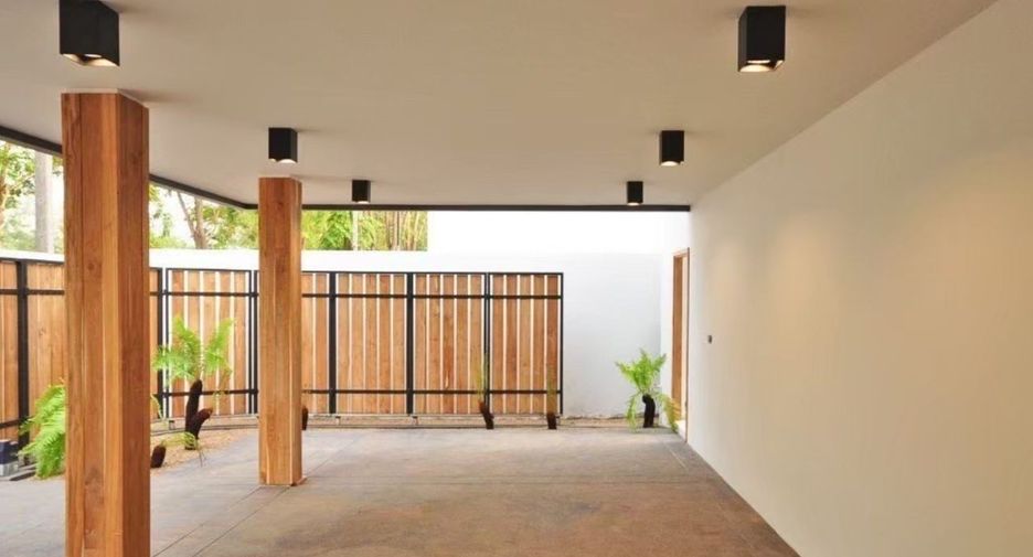 For rent 5 bedrooms villa in Mueang Chiang Mai, Chiang Mai