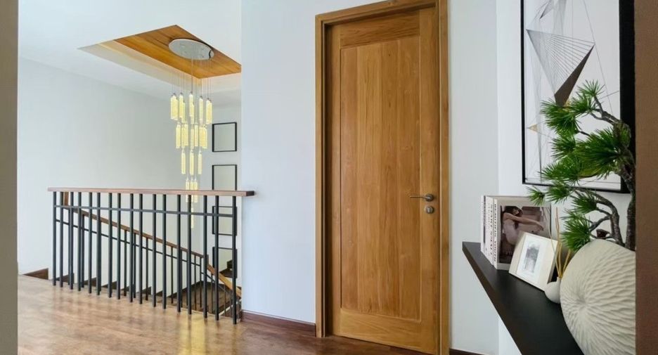 For rent 5 bedrooms villa in Mueang Chiang Mai, Chiang Mai