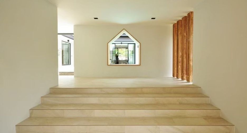 For rent 5 bedrooms villa in Mueang Chiang Mai, Chiang Mai
