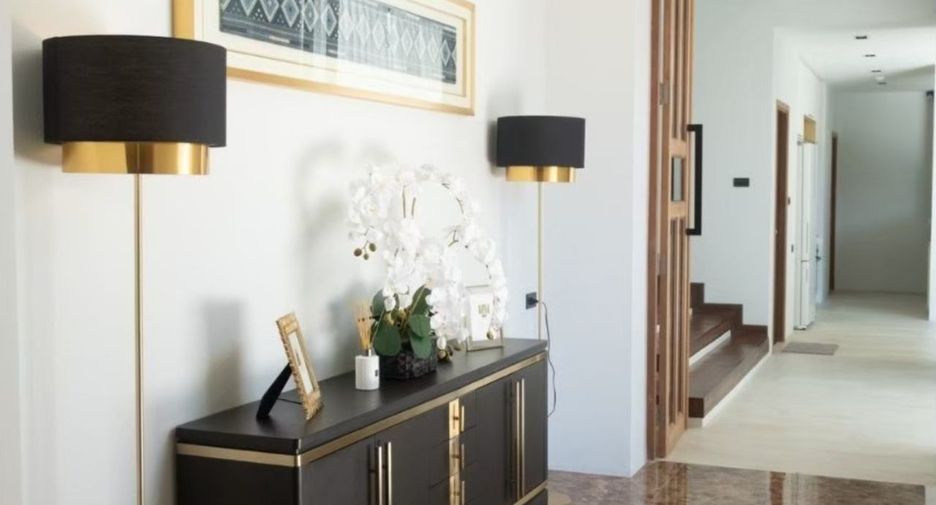 For rent 5 bedrooms villa in Mueang Chiang Mai, Chiang Mai