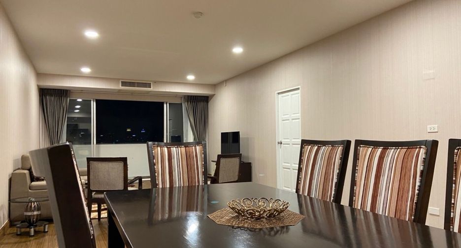 For rent 3 bedrooms condo in Watthana, Bangkok