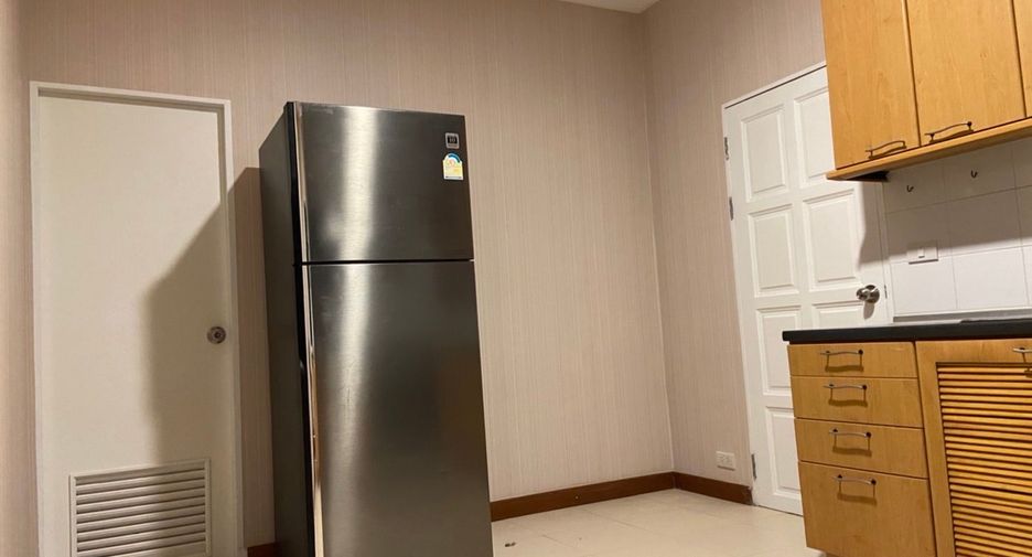 For rent 3 bedrooms condo in Watthana, Bangkok