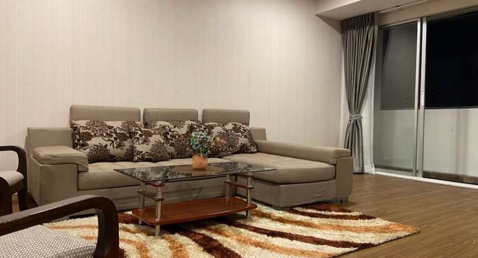 For rent 3 bedrooms condo in Watthana, Bangkok