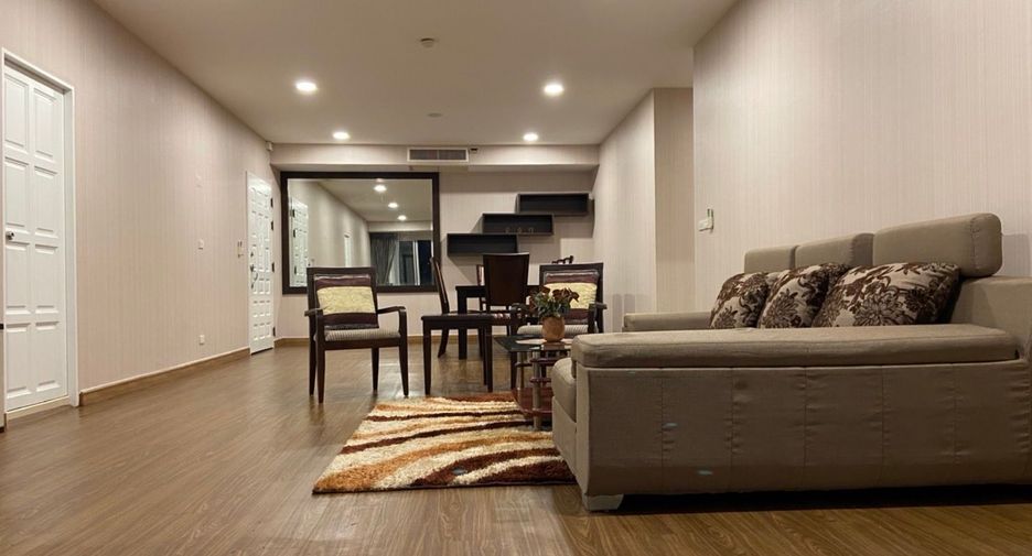 For rent 3 bedrooms condo in Watthana, Bangkok