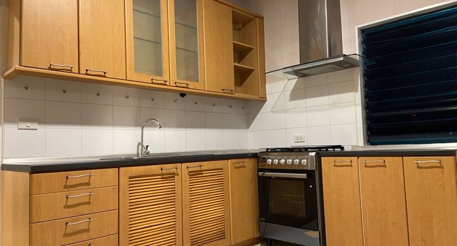 For rent 3 bedrooms condo in Watthana, Bangkok