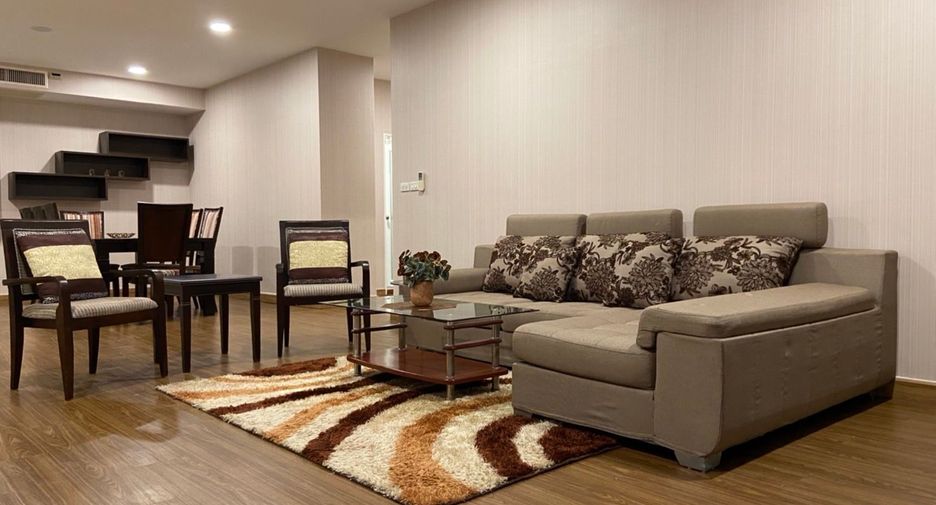 For rent 3 bedrooms condo in Watthana, Bangkok
