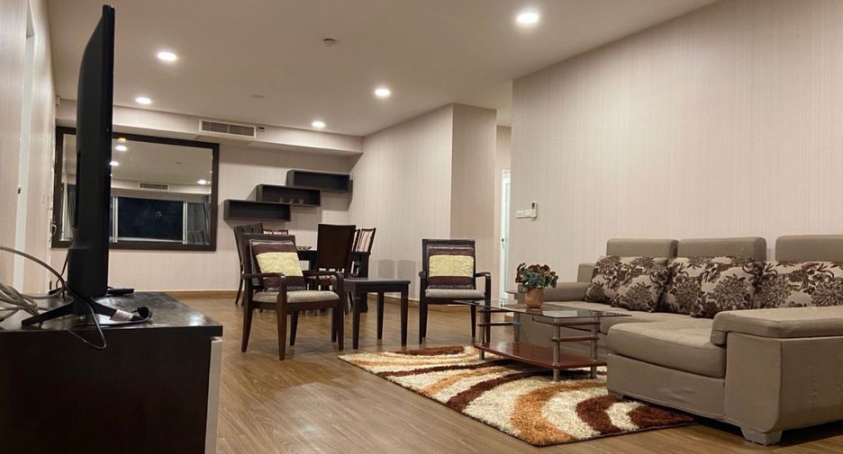 For rent 3 bedrooms condo in Watthana, Bangkok