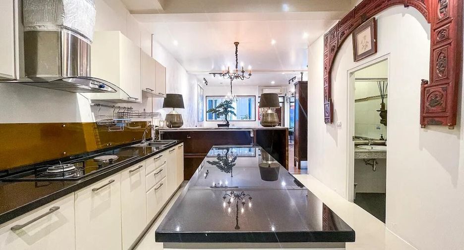 For sale 3 bedrooms retail Space in Mueang Chiang Mai, Chiang Mai