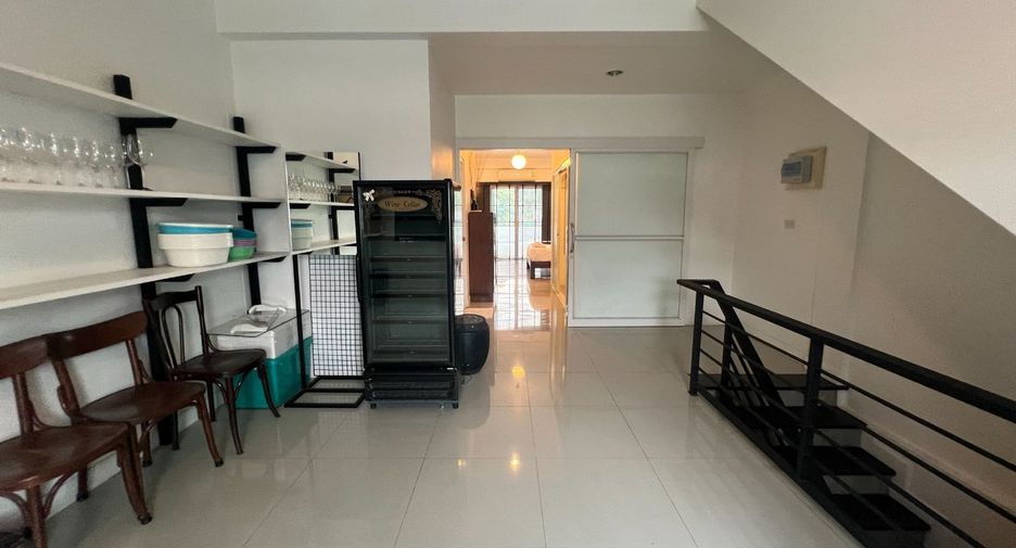 For sale 3 bedrooms retail Space in Mueang Chiang Mai, Chiang Mai
