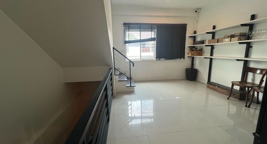 For sale 3 bedrooms retail Space in Mueang Chiang Mai, Chiang Mai