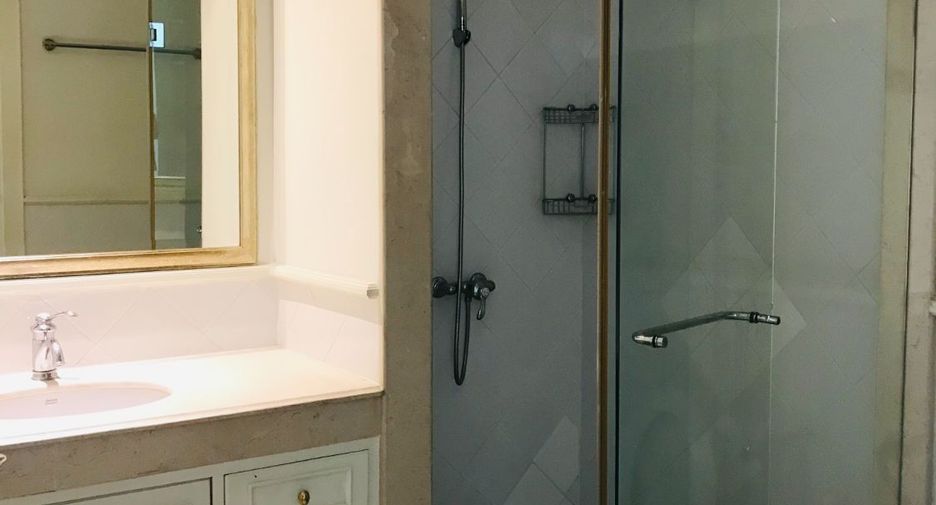 For rent 3 bedrooms apartment in Sathon, Bangkok