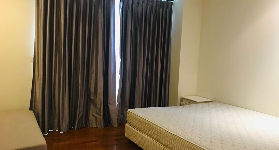 For rent 3 bedrooms apartment in Sathon, Bangkok