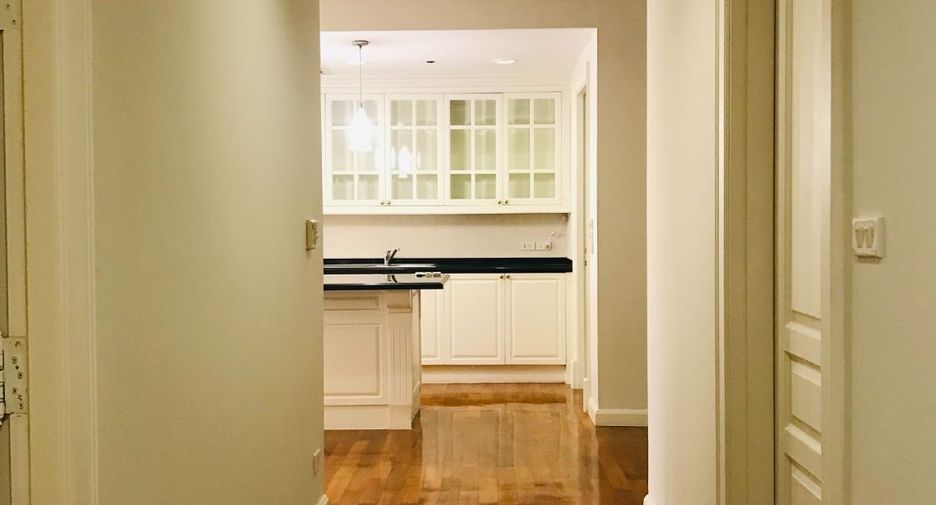 For rent 3 bedrooms apartment in Sathon, Bangkok