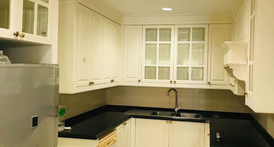 For rent 3 bedrooms apartment in Sathon, Bangkok