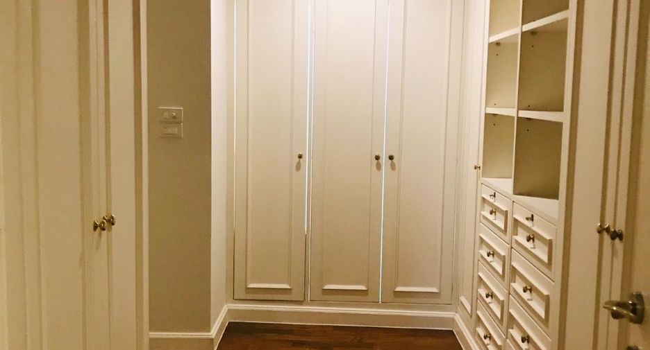 For rent 3 bedrooms apartment in Sathon, Bangkok