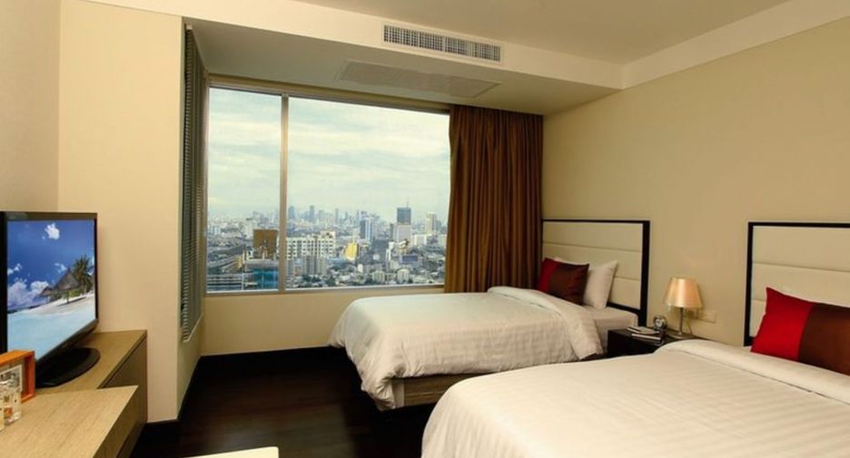 For rent 3 bedrooms condo in Khlong Toei, Bangkok