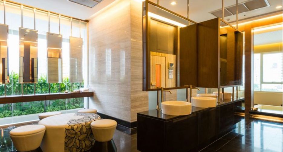 For rent 3 bedrooms condo in Khlong Toei, Bangkok