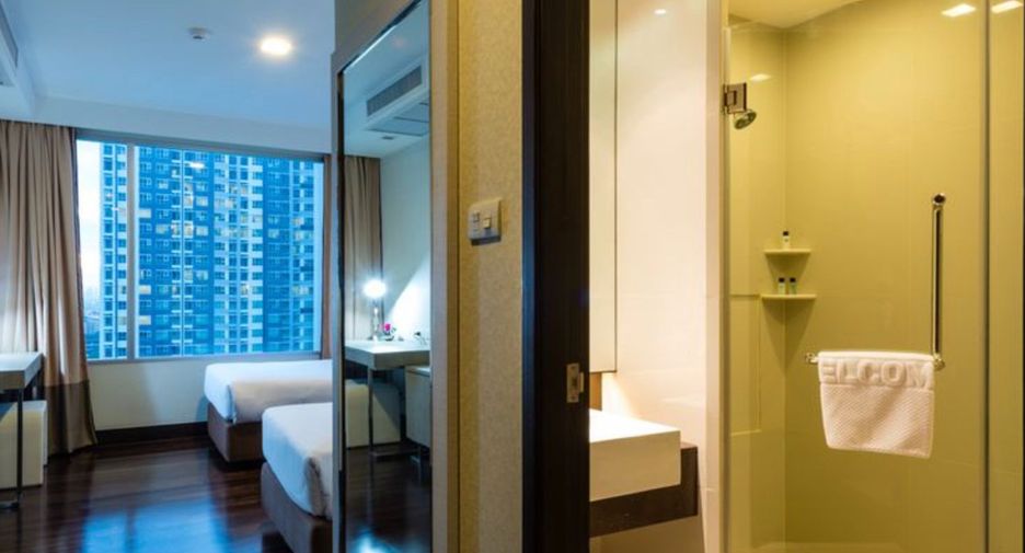 For rent 3 bedrooms condo in Khlong Toei, Bangkok