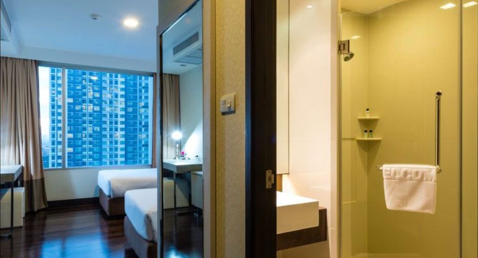 For rent 3 bedrooms condo in Khlong Toei, Bangkok