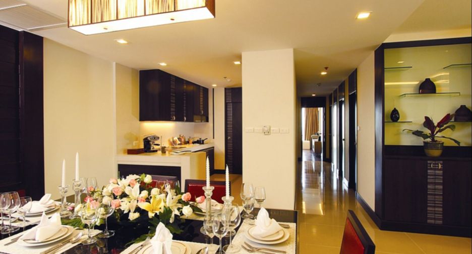 For rent 3 bedrooms condo in Khlong Toei, Bangkok