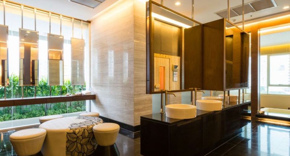 For rent 3 bedrooms condo in Khlong Toei, Bangkok