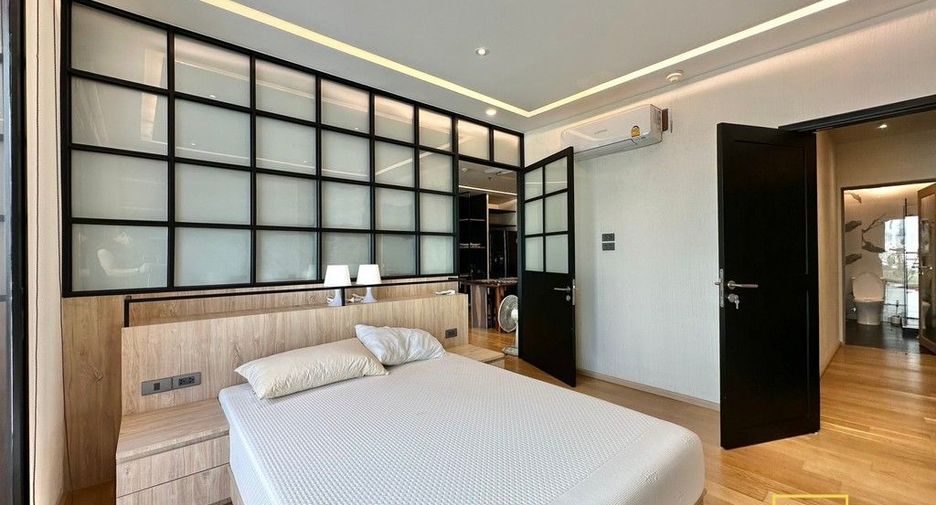 For rent 2 bedrooms condo in Bang Rak, Bangkok