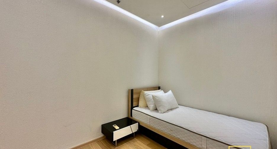 For rent 2 bedrooms condo in Bang Rak, Bangkok