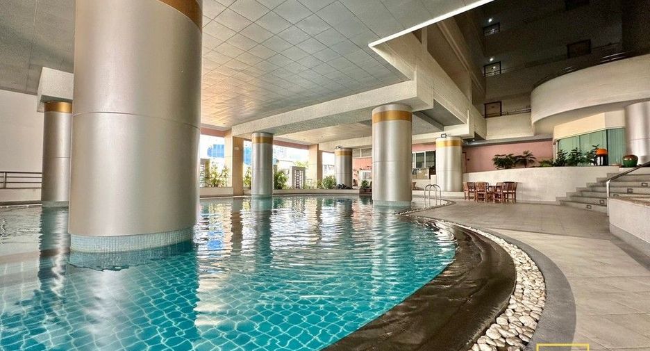 For rent 2 bedrooms condo in Bang Rak, Bangkok