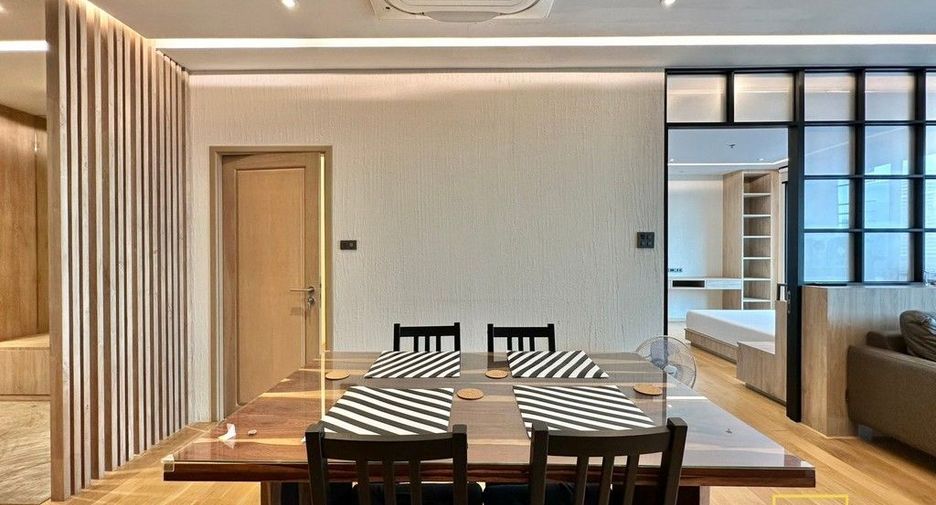 For rent 2 bedrooms condo in Bang Rak, Bangkok
