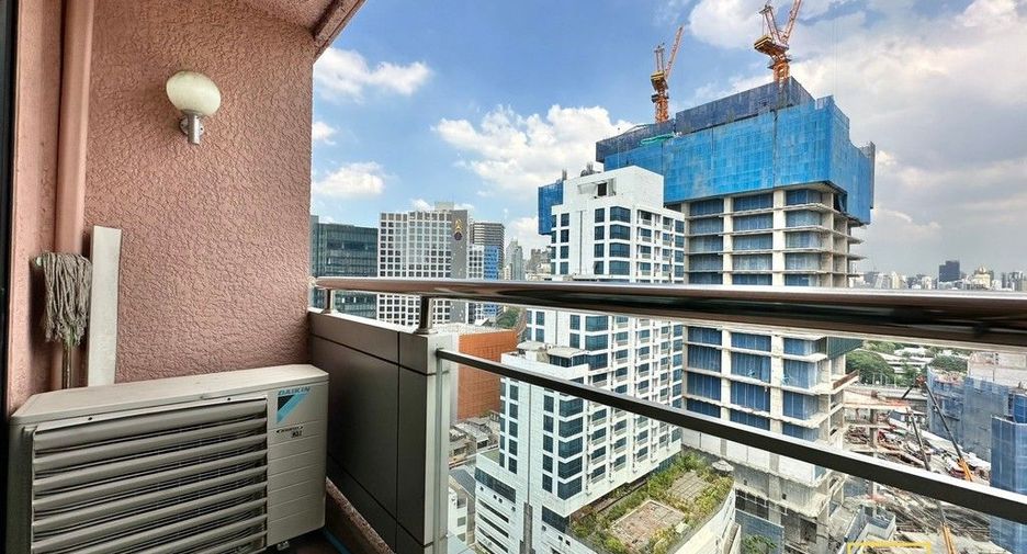 For rent 2 bedrooms condo in Bang Rak, Bangkok