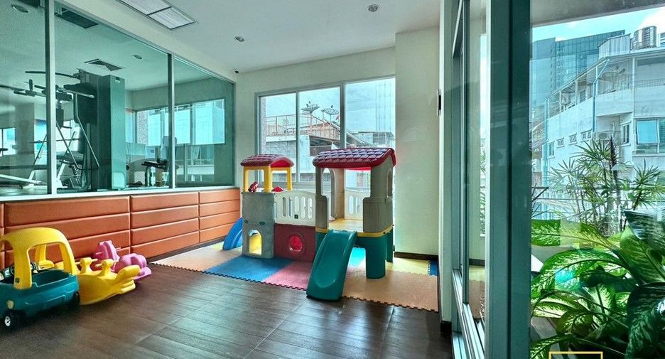 For rent 2 bedrooms condo in Bang Rak, Bangkok