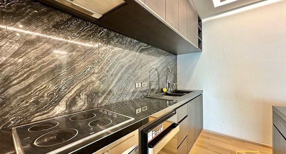 For rent 2 bedrooms condo in Bang Rak, Bangkok
