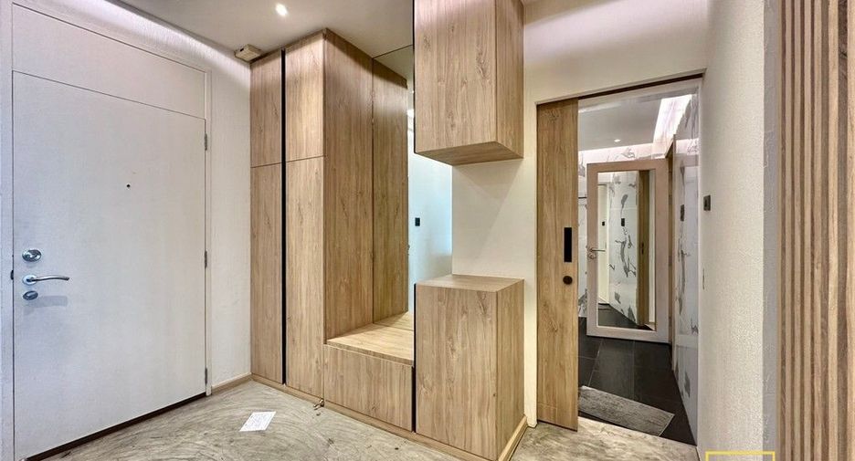 For rent 2 bedrooms condo in Bang Rak, Bangkok