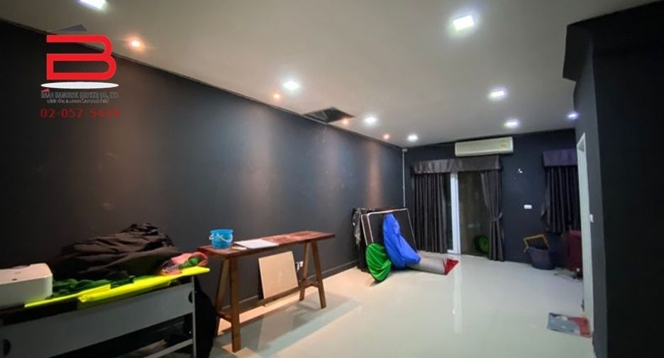 For sale 8 bed townhouse in Bueng Kum, Bangkok