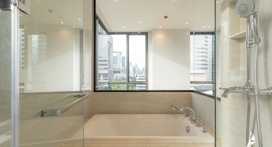 For sale 2 bedrooms condo in Pathum Wan, Bangkok