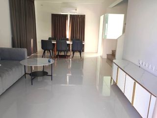 出租 3 卧室 独立屋 在 Lat Krabang, 曼谷