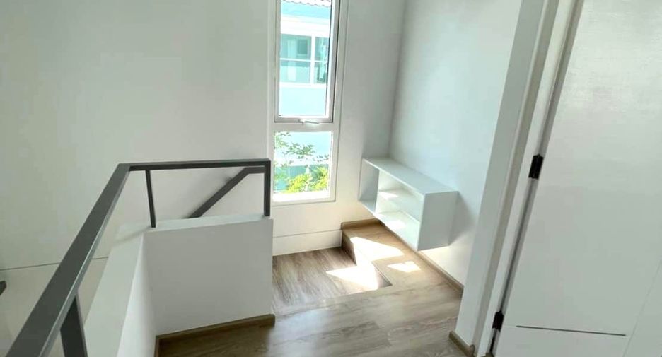 Casa en alquiler de 3 habitaciones en Lat Krabang, Bangkok