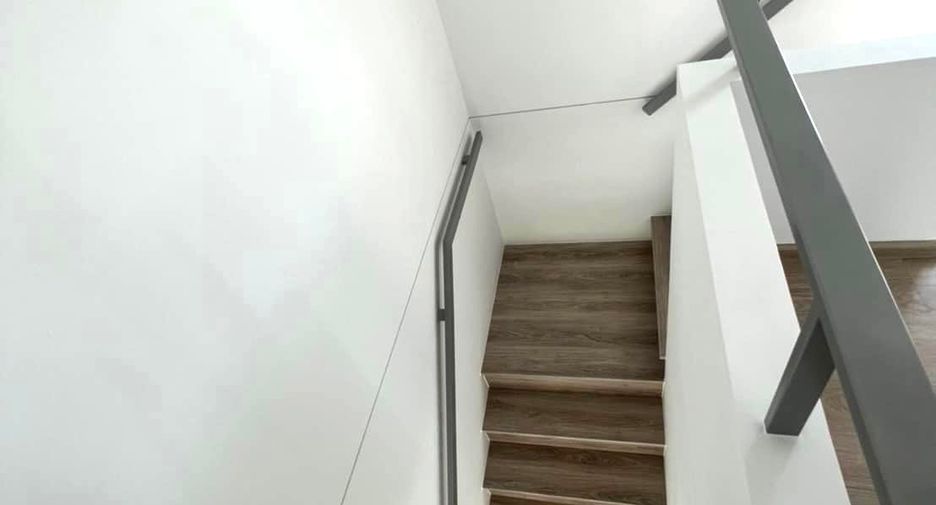 Casa en alquiler de 3 habitaciones en Lat Krabang, Bangkok