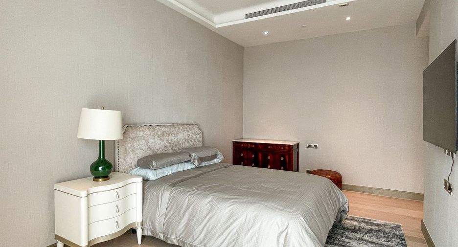 For sale 3 bed condo in Khlong San, Bangkok