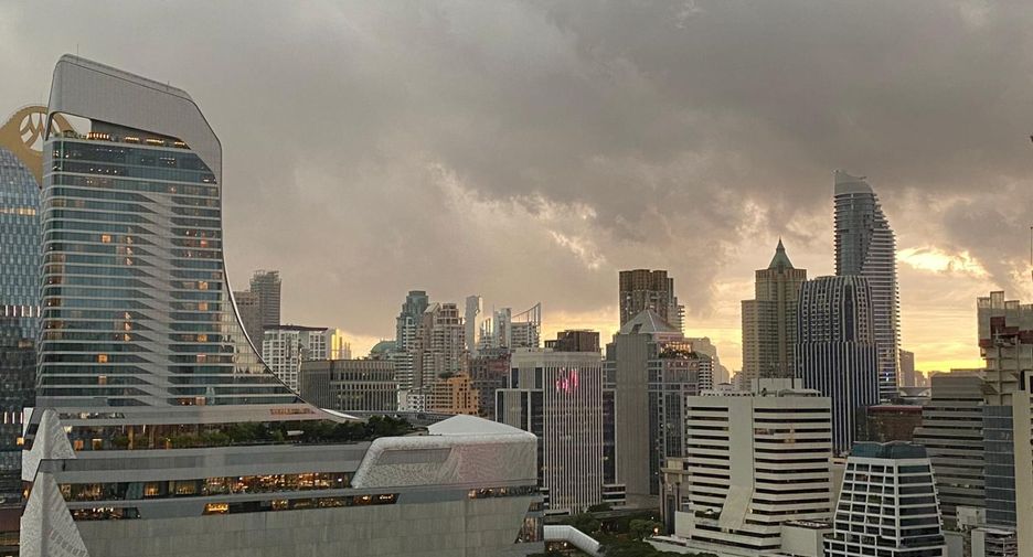 For rent 2 bed condo in Pathum Wan, Bangkok