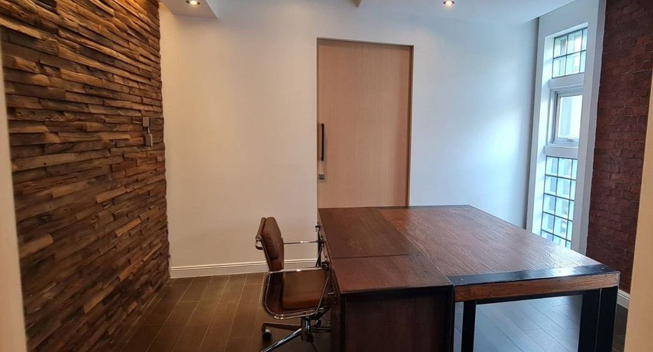 For sale 4 bedrooms condo in Watthana, Bangkok