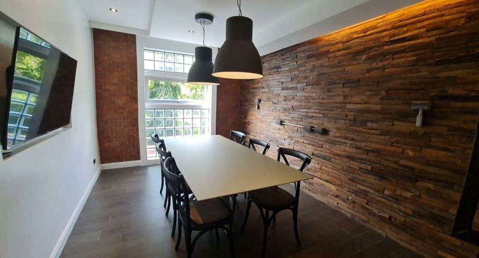 For sale 4 bedrooms condo in Watthana, Bangkok