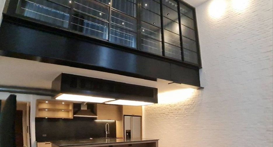 For sale 4 bedrooms condo in Watthana, Bangkok