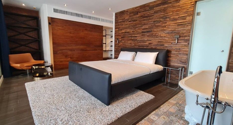 For sale 4 bedrooms condo in Watthana, Bangkok