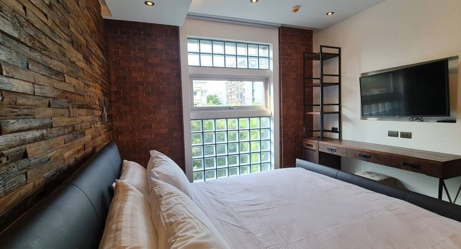For sale 4 bedrooms condo in Watthana, Bangkok