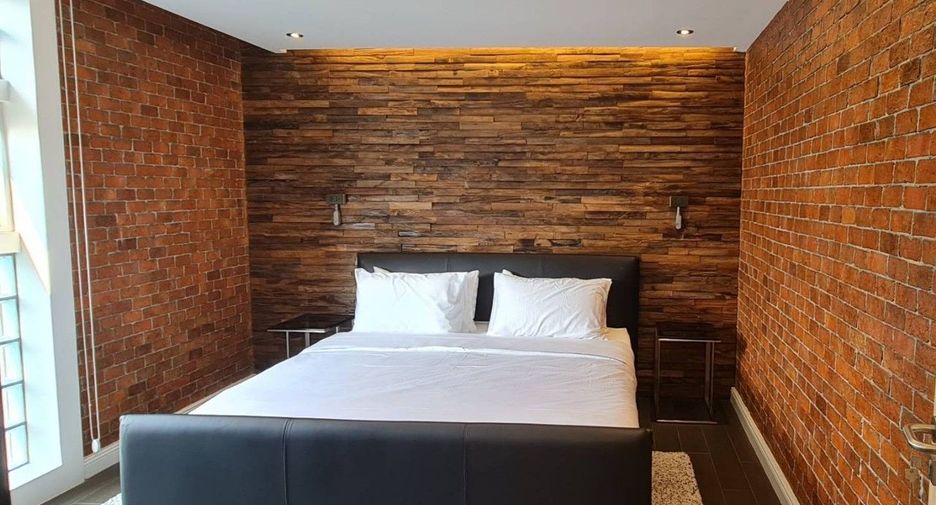 For sale 4 bedrooms condo in Watthana, Bangkok