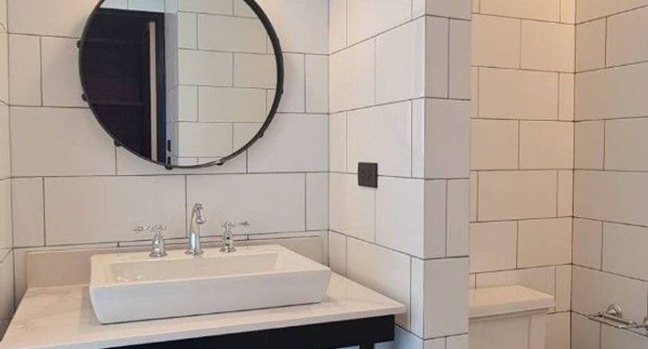 For sale 4 bedrooms condo in Watthana, Bangkok
