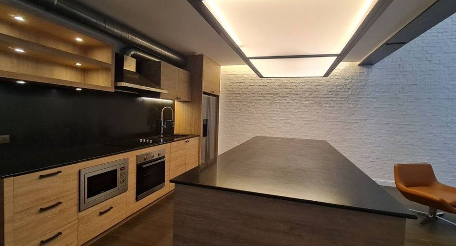 For sale 4 bedrooms condo in Watthana, Bangkok