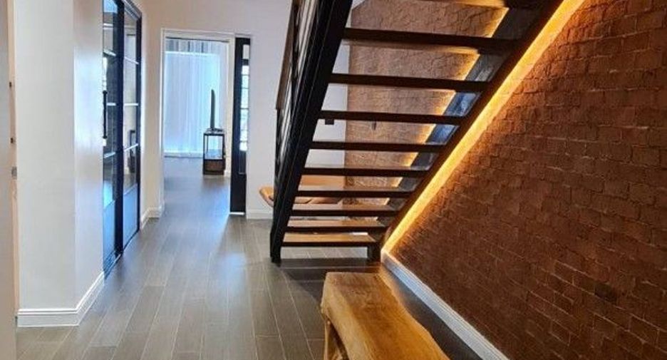 For sale 4 bedrooms condo in Watthana, Bangkok