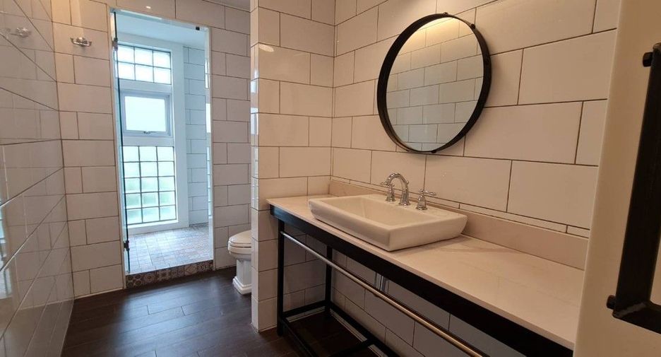 For sale 4 bedrooms condo in Watthana, Bangkok